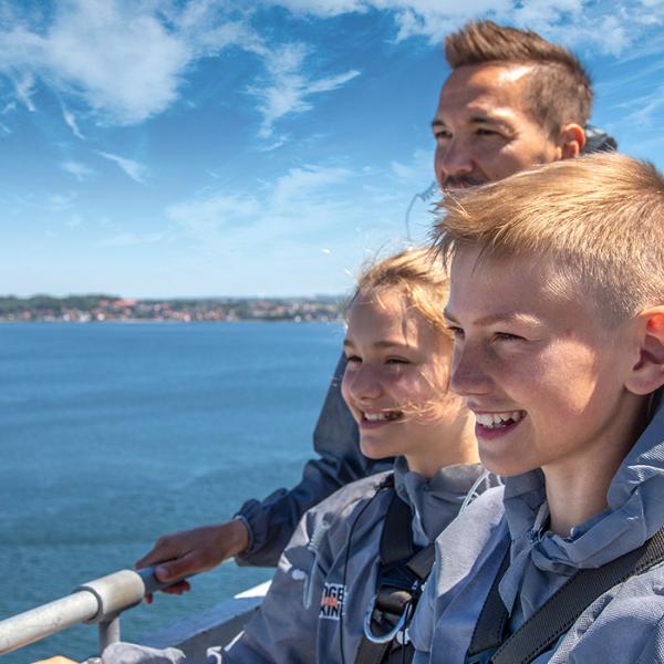 Gå en tur på den 60 meter høje bro og se skibe sejle under den. Måske spotter du også et marsvin. Hold en aktiv familieferie i LEGOLAND® Billund Resort og kom hjem med en masse naturoplevelser i rygsækken.