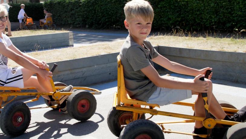 Børn på Mooncars i Kolding Legepark