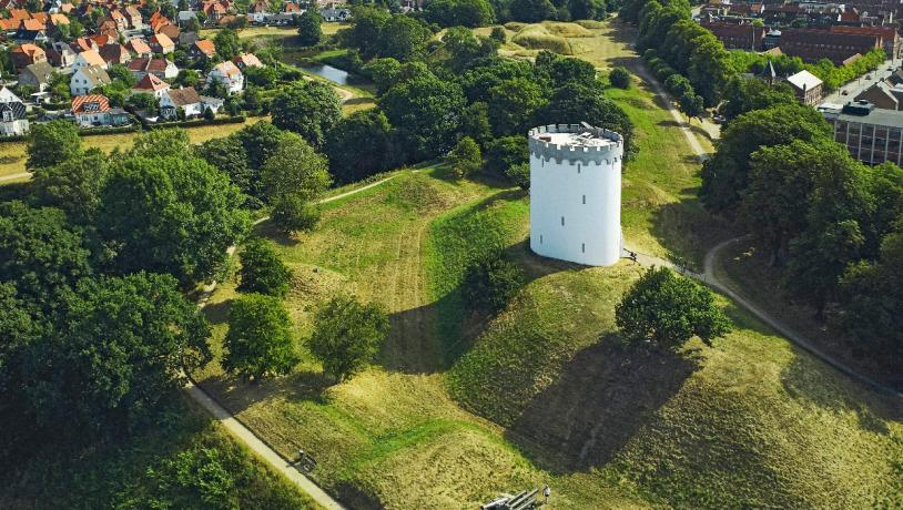 Udsigt fra Fredericia Vold med bastion og by i baggrunden – historisk fæstningsværk i Danmark.