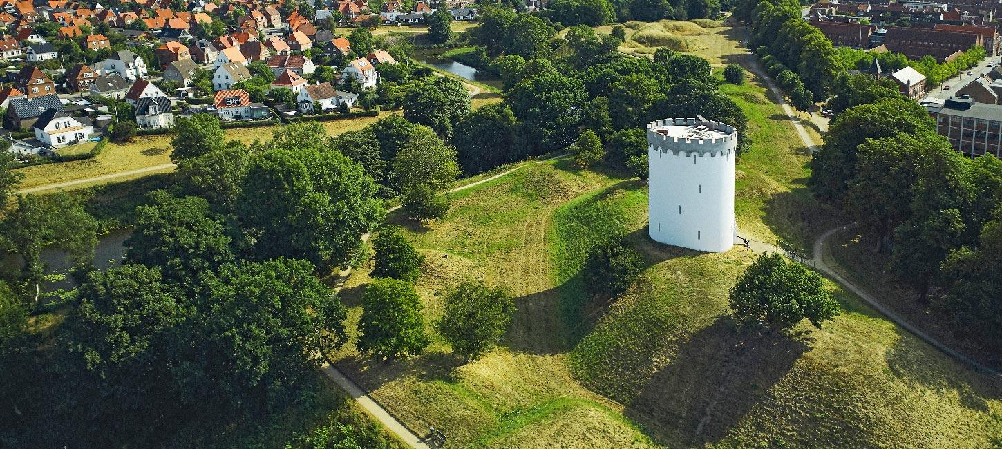 Udsigt fra Fredericia Vold med bastion og by i baggrunden – historisk fæstningsværk i Danmark.