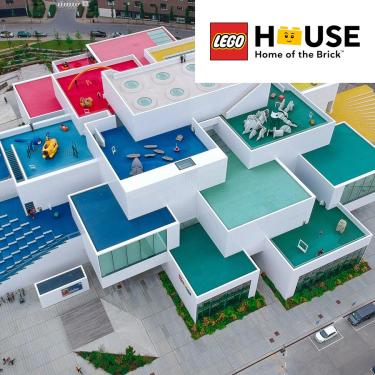 LEGO® House, ”Home of the Brick”, er et kæmpe oplevelseshus på 12.000 m2 og fyldt med 25 millioner LEGO® klodser. Du kan også udforske huset udvendigt. Her er mange plateauer med sjove temaer.