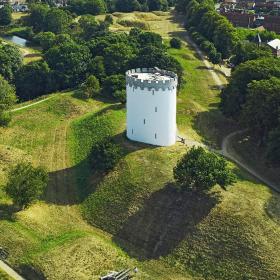 Udsigt fra Fredericia Vold med bastion og by i baggrunden – historisk fæstningsværk i Danmark.