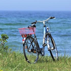 Cykel ved vandet i Hejlsminde -DestinationTrekantomraadet